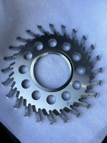 Original angled underwater pelletizing blade