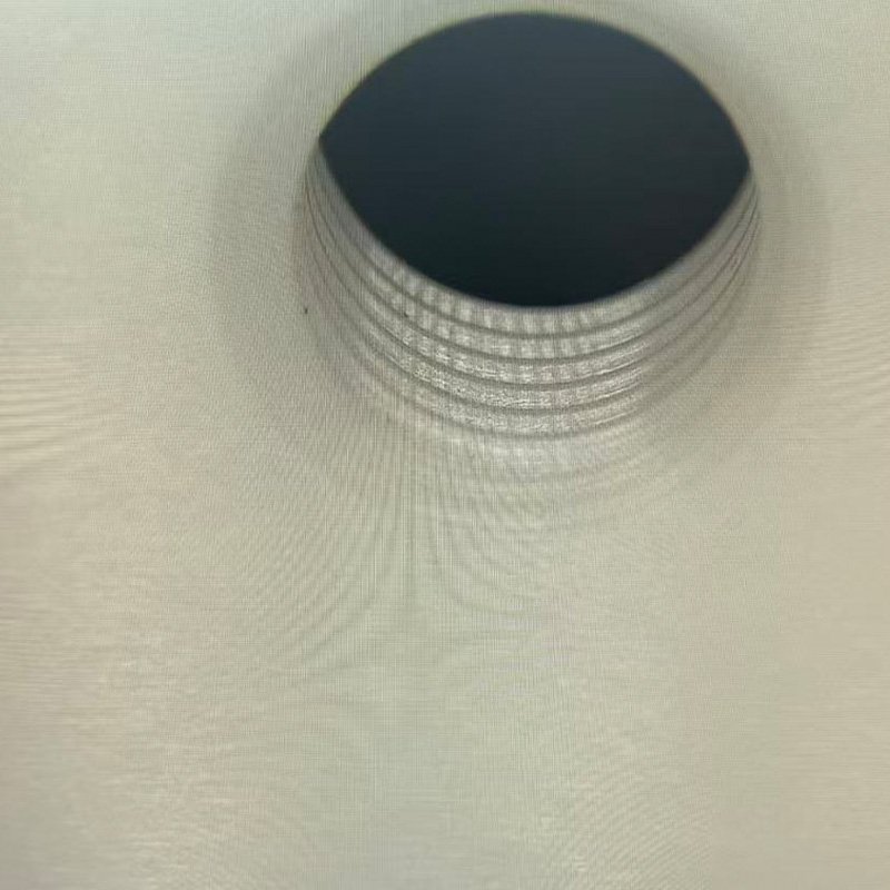 Direct threaded mounting hole in zirconia ceramic bedknife